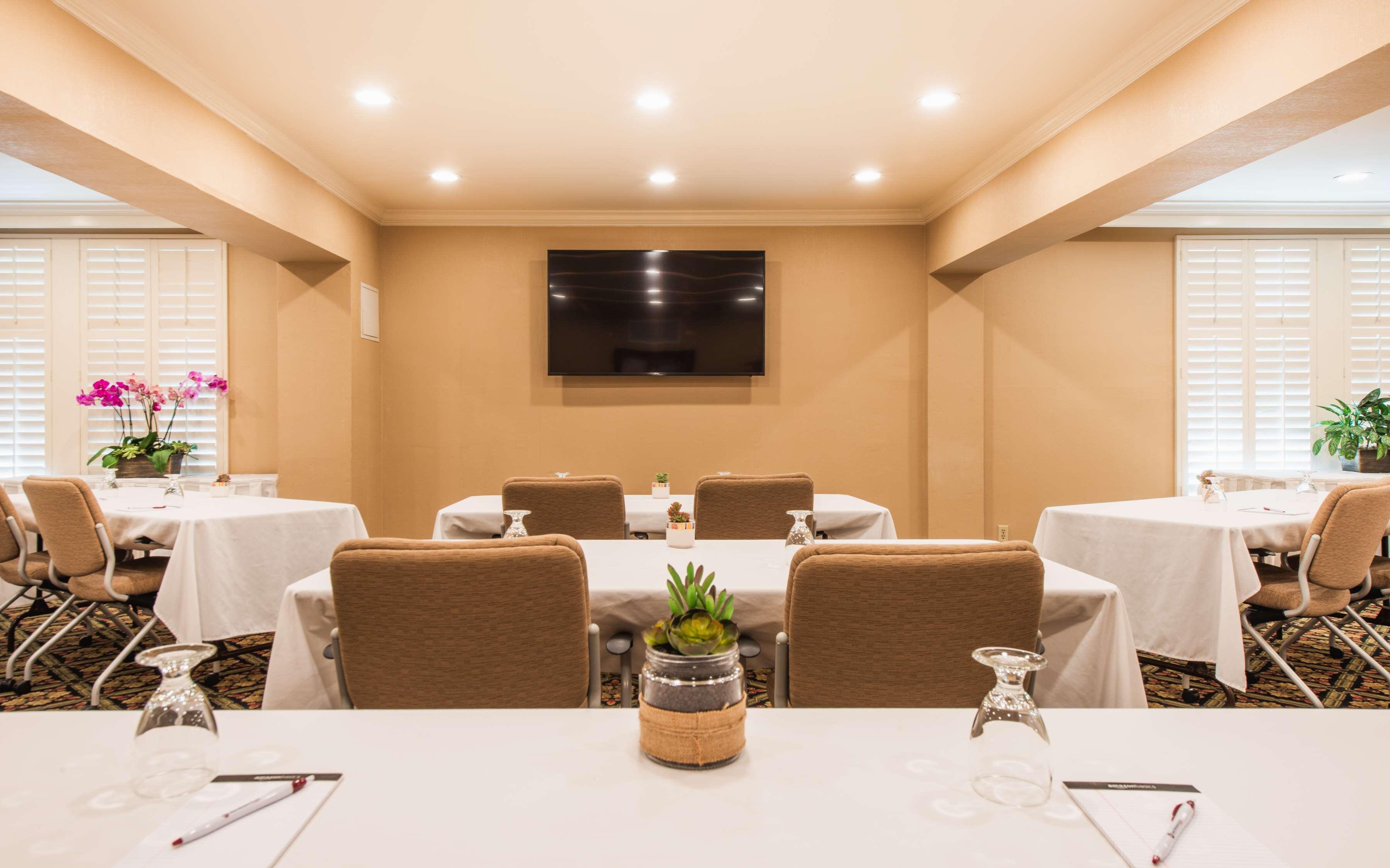 Best Western Plus Pepper Tree Inn Santa Barbara Exterior foto